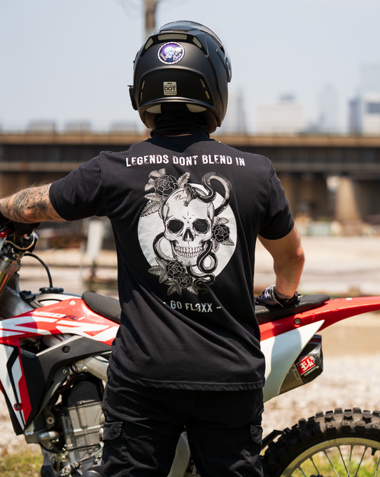 LEGENDS DONT BLEND - T SHIRT